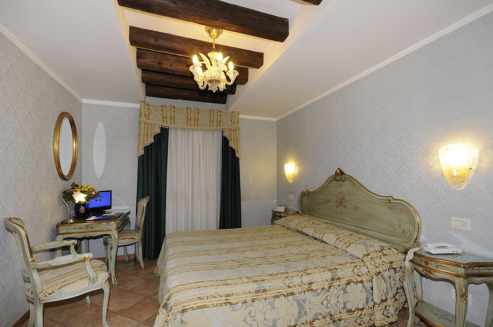 Classic Triple Room photo 2