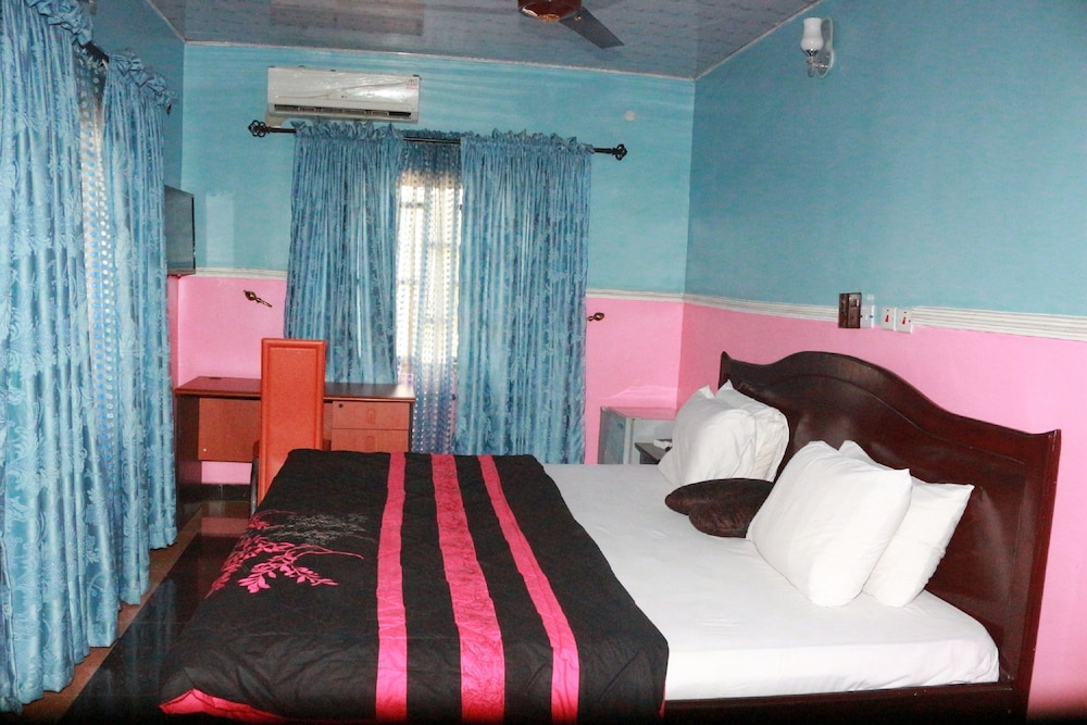 Luxury Suite photo 2
