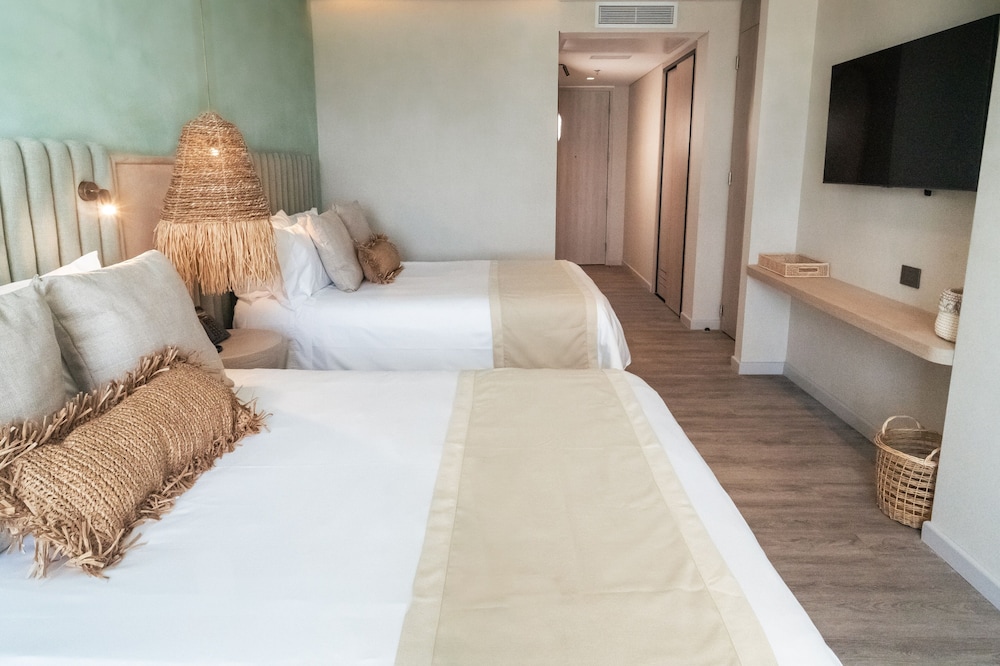 Superior Room, 2 Double Beds photo 1