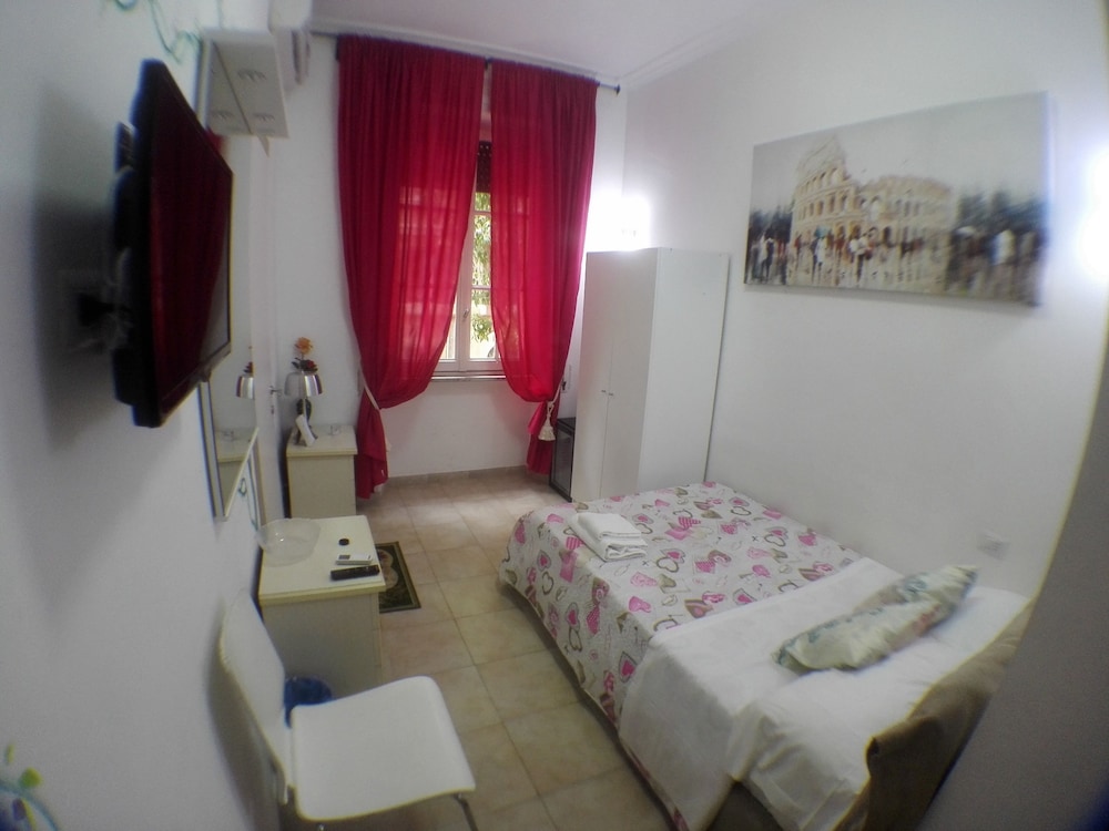 Family Room, Private Bathroom (103)