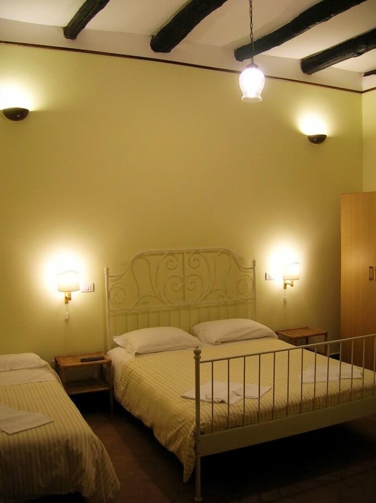 Basic Double Room, 1 Bedroom, Garden View, Garden Area photo 2