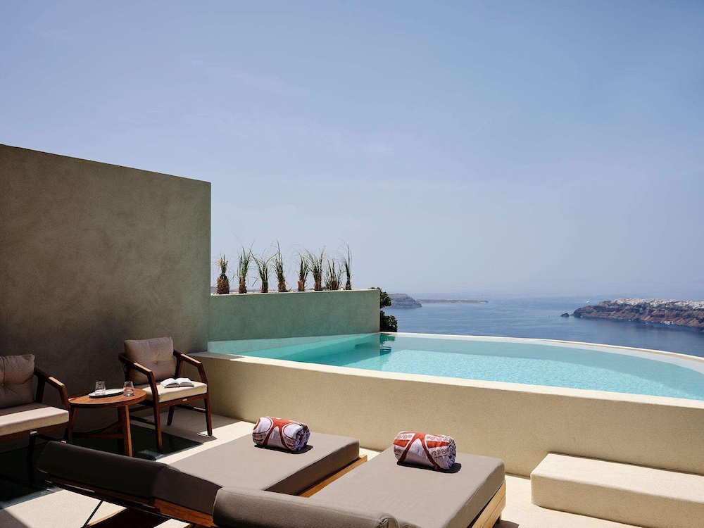 Three Bedroom Villa Caldera View