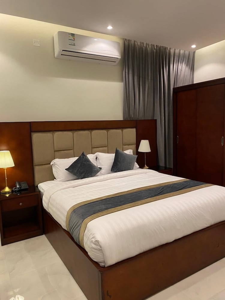 Double Room, 1 Queen Bed photo 1