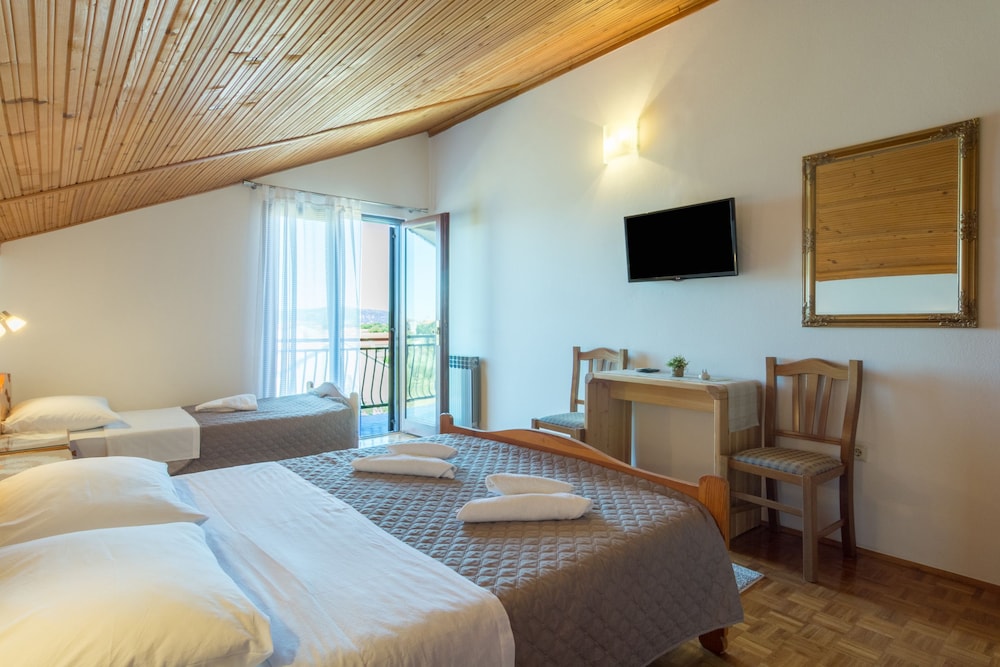Triple Room, Balcony photo 3