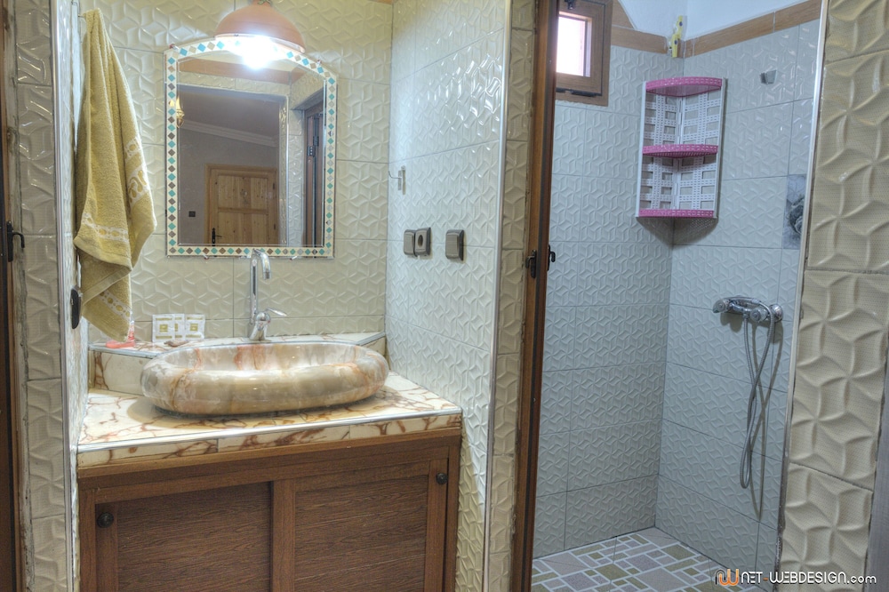 Quadruple Room, Multiple Beds - Photo 3