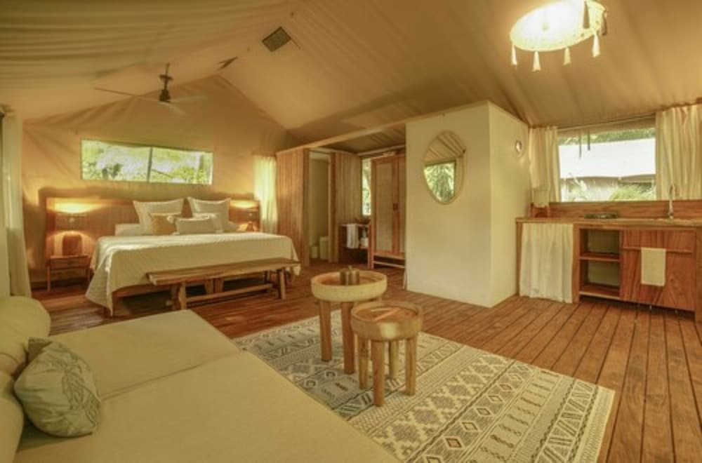 Jungle View Safari Tent with Ensuite Bathroom photo 1