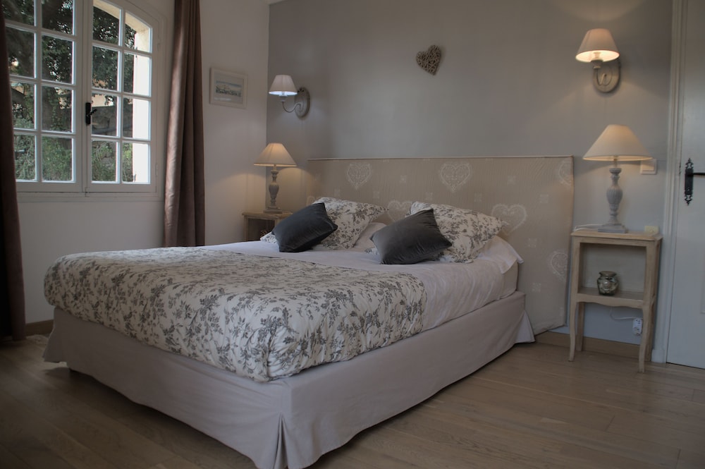 Comfort Double Room, 1 Queen Bed, Non Smoking, Sea View (Chambre Iris)