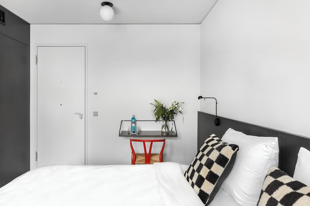 Medium Room with Balcony photo 3