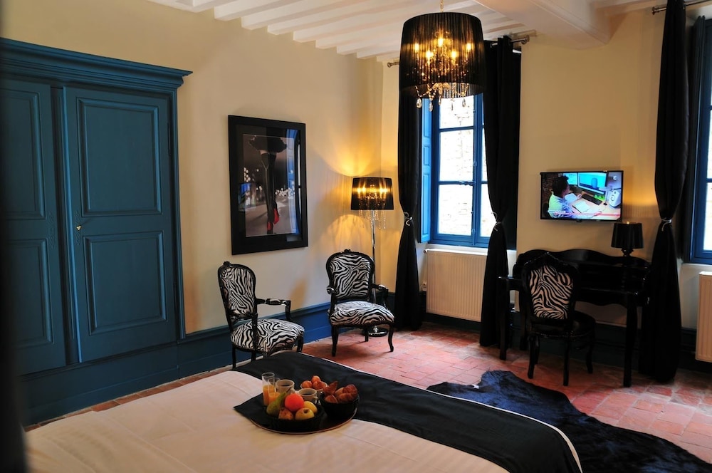 Double Room (Max-Pol Fouchet)