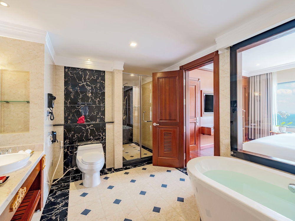 Executive Suite, Oceanfront - Photo 4