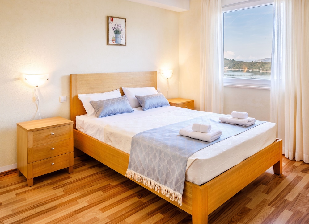 Luxury Apartment, Sea View, Sea Facing