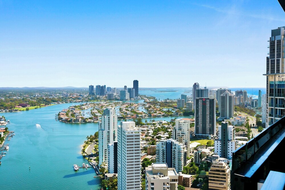 Luxury Apartment, 1.5 Bedrooms, Kitchen, Sky River View photo 1