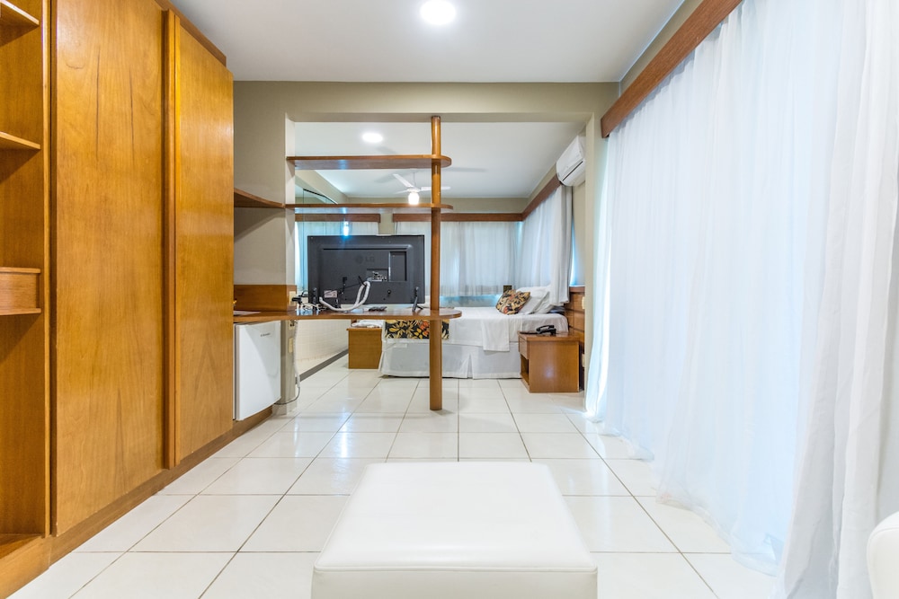 Room (Master) - Photo 29