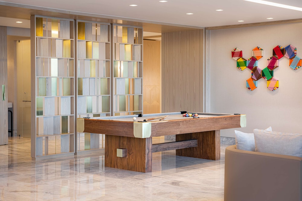 Suite, 1 King Bed, Ocean View, Corner