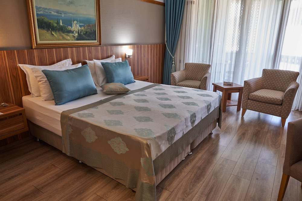 Deluxe Room, 1 Double Bed, Courtyard View