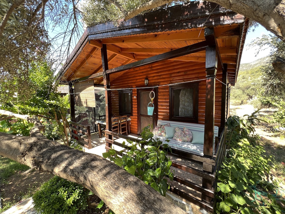 Basic Bungalow, Multiple Beds, Lanai, Garden View photo 2