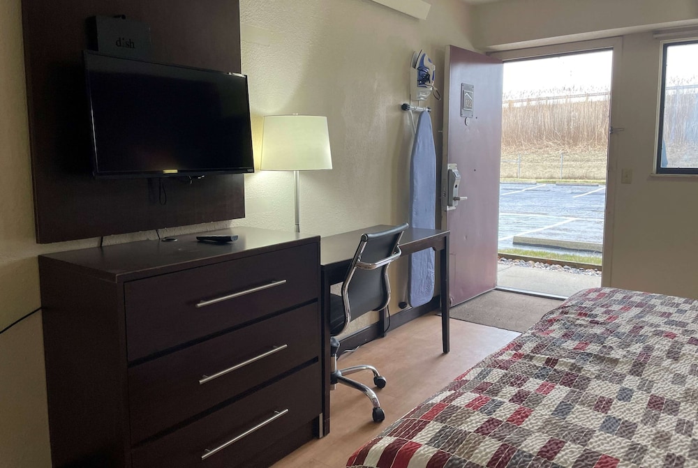 Comfort Room, 1 King Bed, Non Smoking photo 2