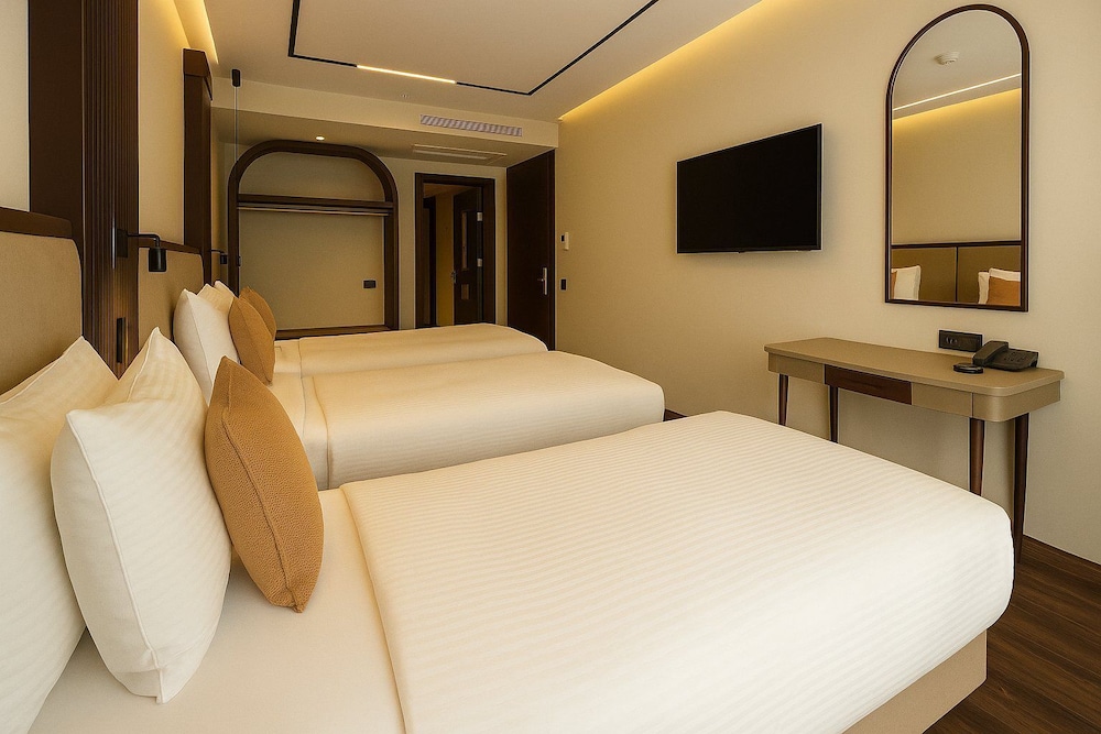 Standard Triple Room, City View photo 2