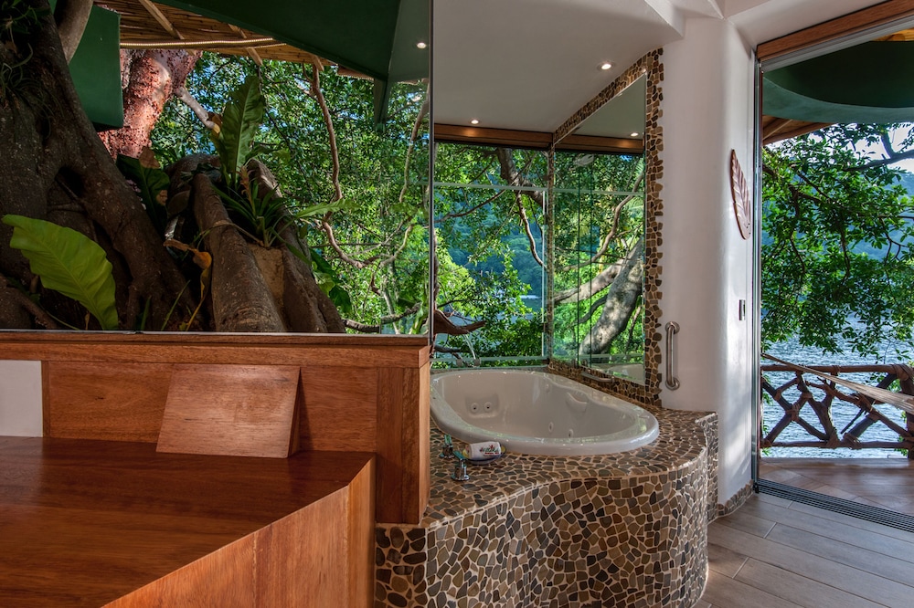 Jungle Love Nest-ocean View