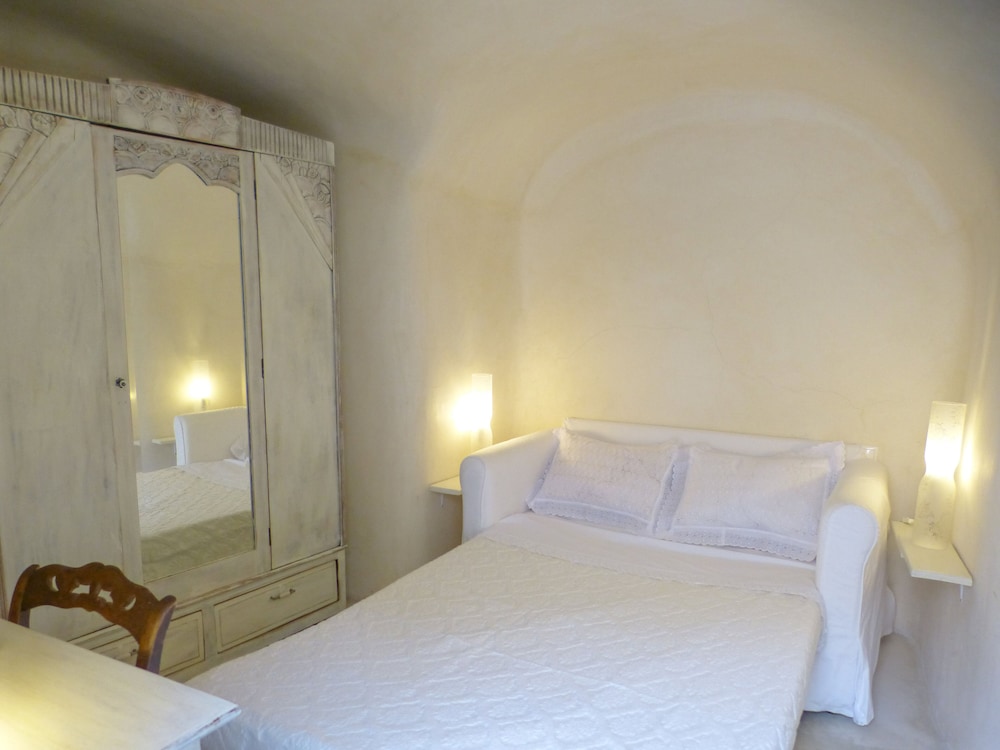 Traditional Suite (Cave Studio)