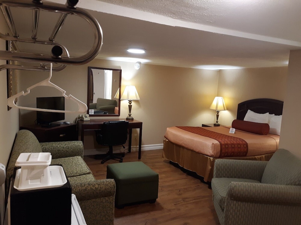 Standard Room, 1 Queen Bed, Non Smoking photo 2