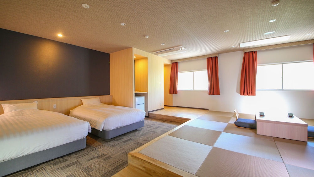 Superior Japanese-Western-Style-Room(Top Floor)(No View) - Shower Only - Non-Smoking photo 1