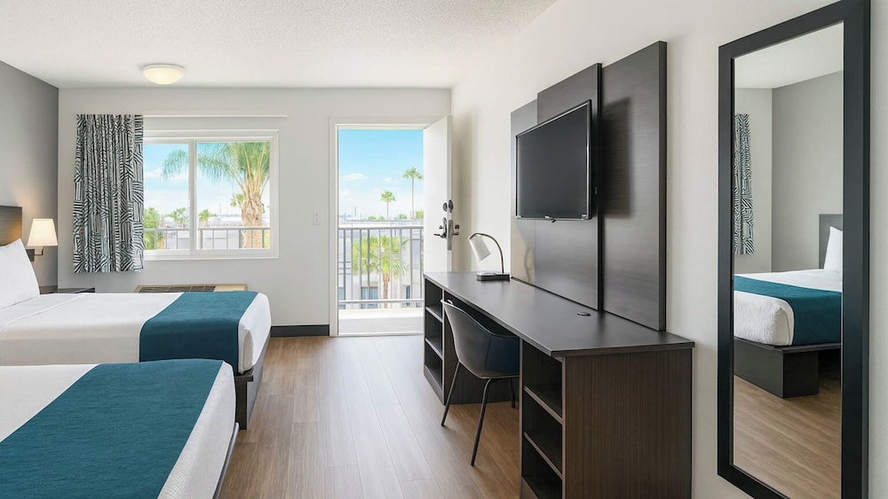Deluxe Room, 1 Queen Bed, Accessible, Non Smoking photo 1