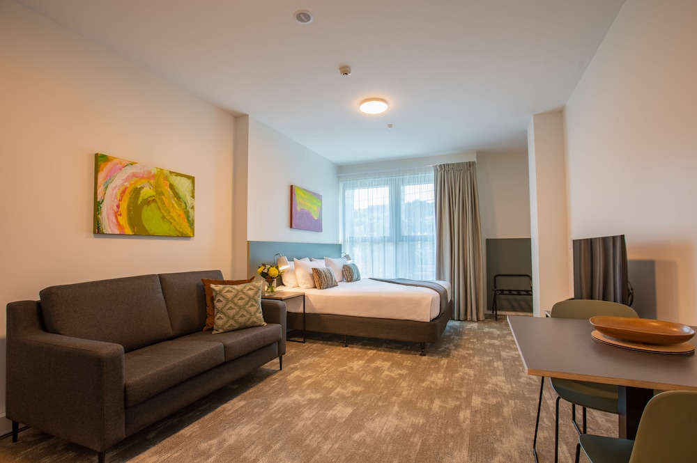 Executive King Studio Apartment - Photo 3