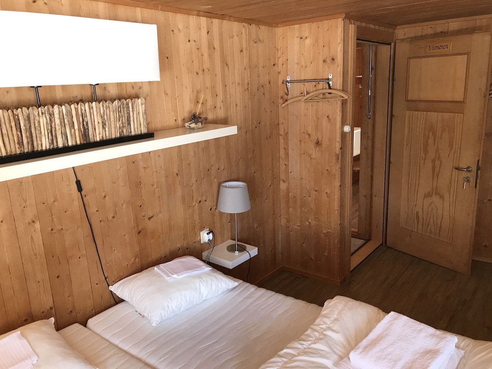 Standard Quadruple Room, Shared Bathroom, Mountain View photo 3