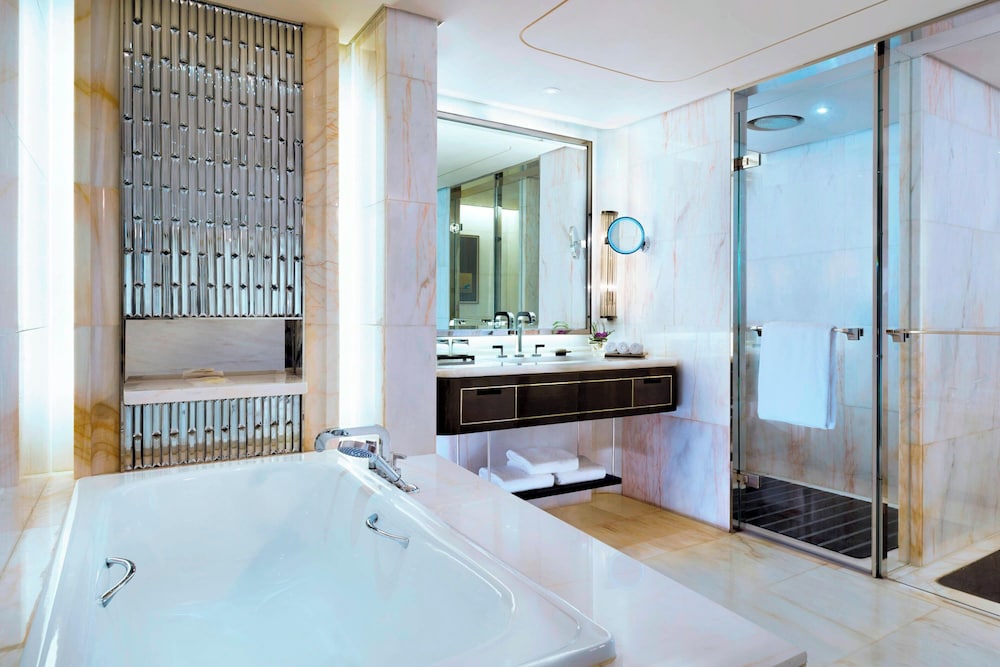 1 King Bed,City View,St Regis Suite - Photo 3