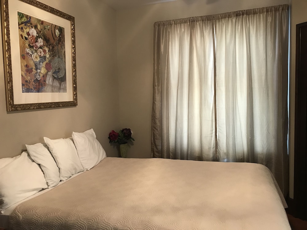 Classic Room, 1 Queen Bed (Adults Only ) photo 1