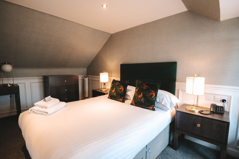 Carriage Cottage (Located in Hotel Courtyard) - Photo 2