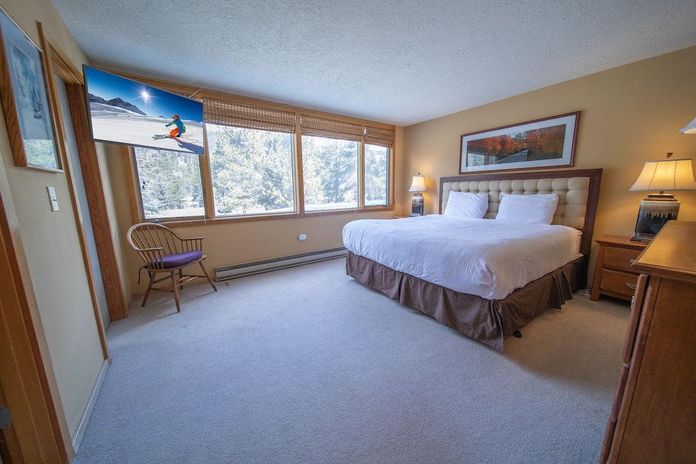 Deluxe Condo, Multiple Beds, Mountain View (Montezuma 1770)