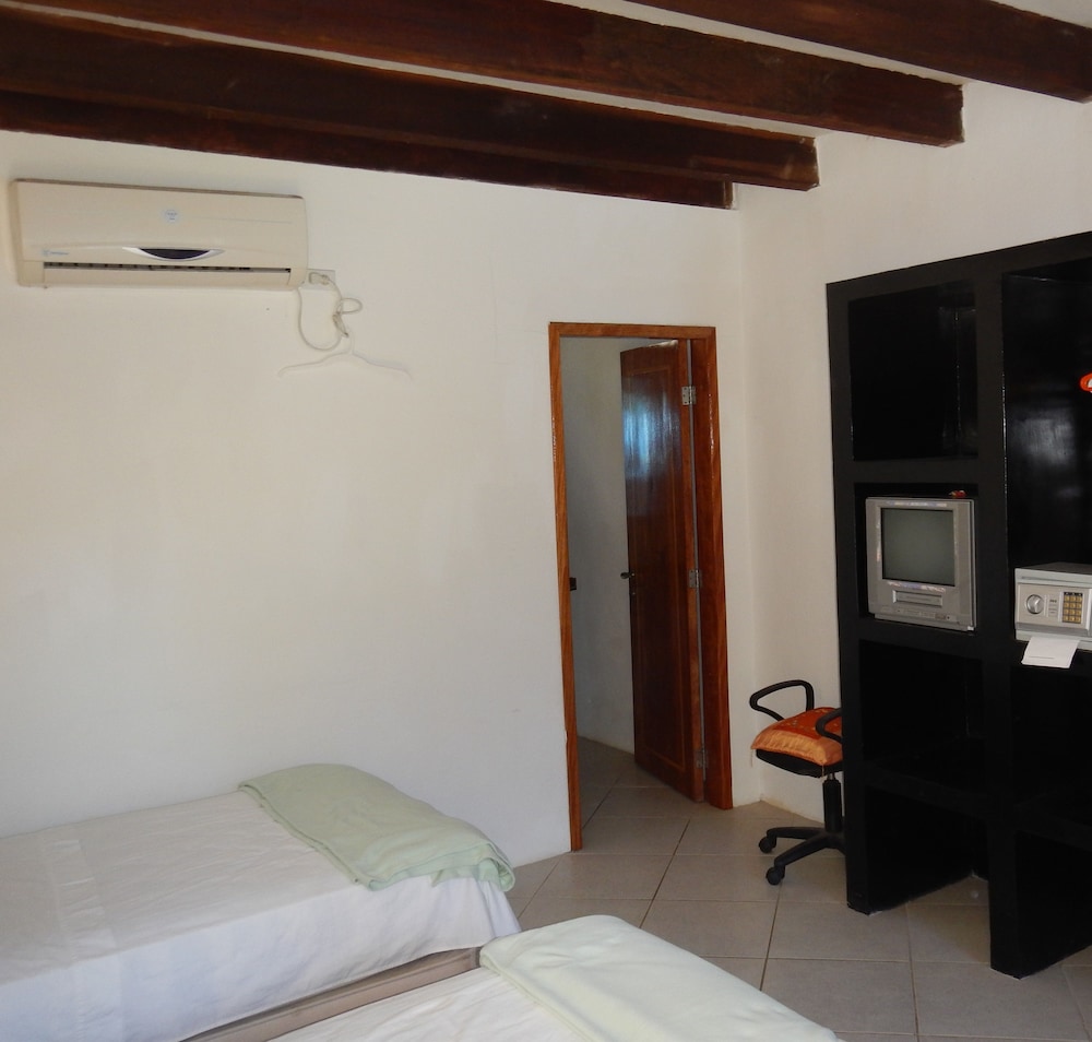 Economy Double Room, 2 Twin Beds, Pool Access, Garden View photo 3
