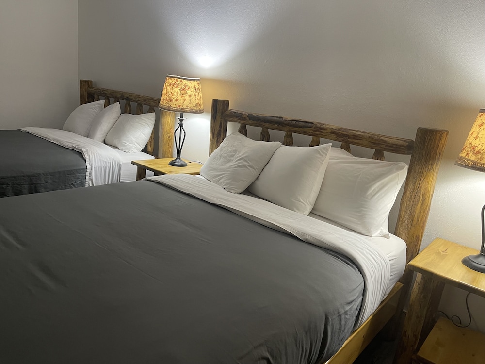 #20 Remodeled Double Queen Room photo 3