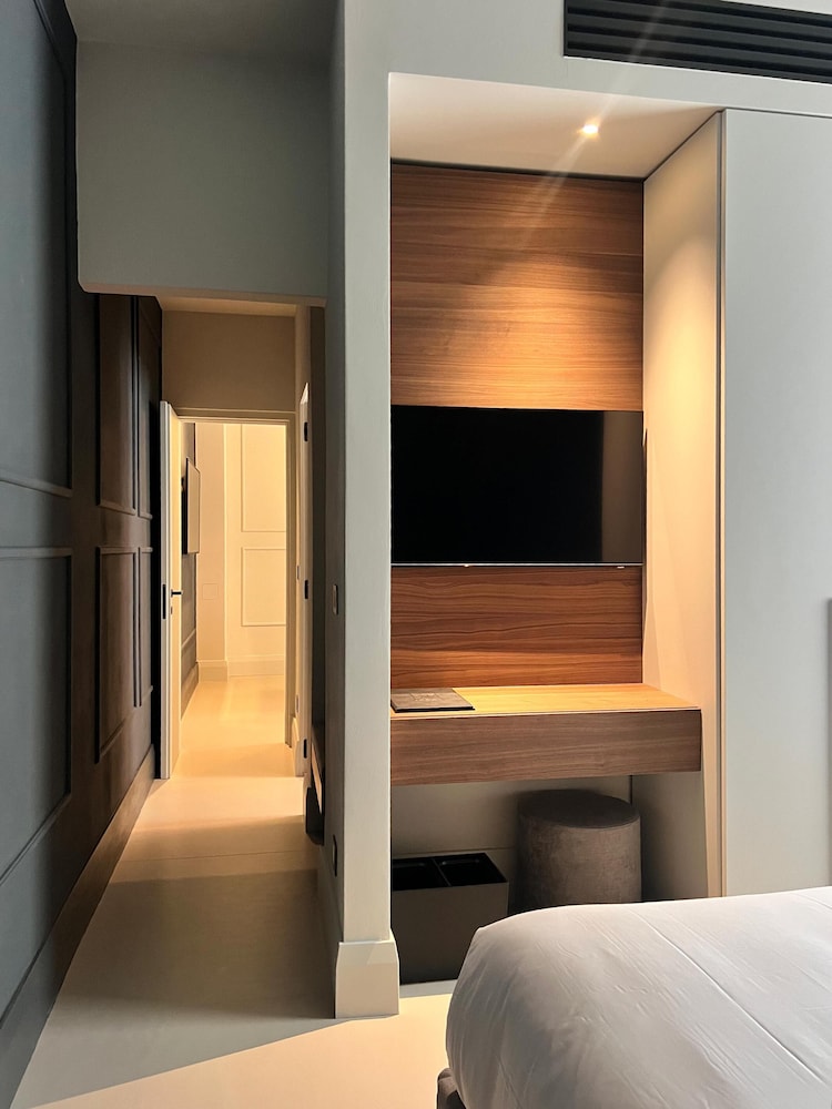 Deluxe Suite - Photo 6