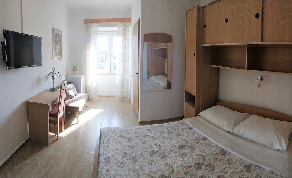 Basic Room photo 3