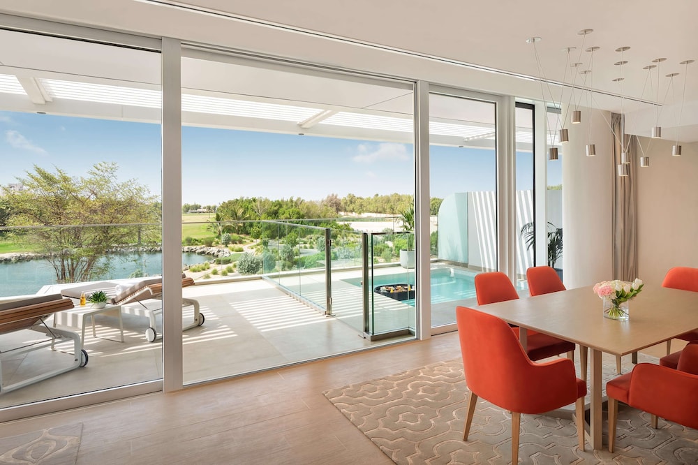 One Bedroom Private Pool Suite with Access to Lounge, 3 Pools & Mall Shuttle