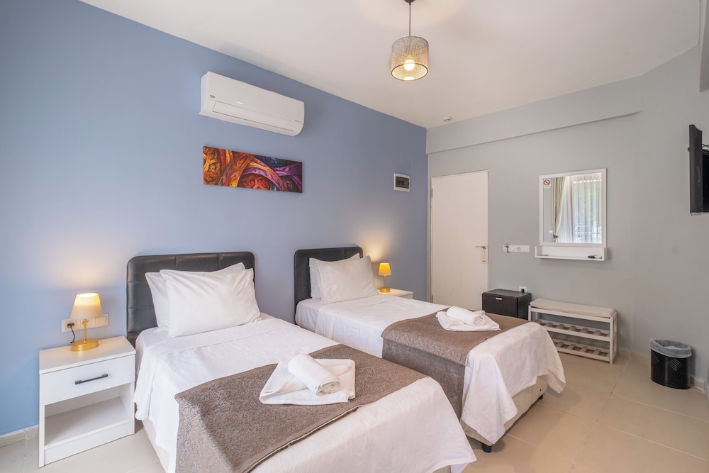 Triple Room, 3 Twin Beds photo 3