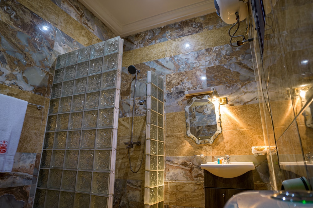 Executive Room - Photo 9