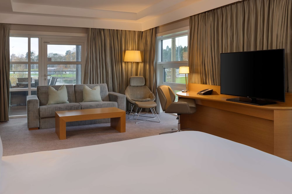 King Junior Suite with Balcony - Photo 7