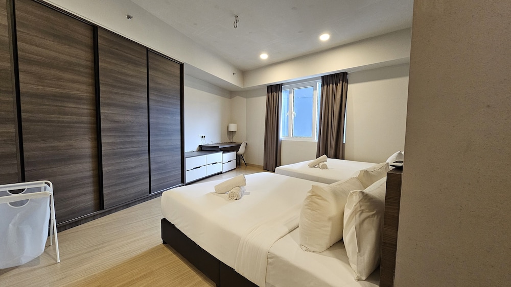 Executive Penthouse 4BR (Dual-Key) - Photo 6