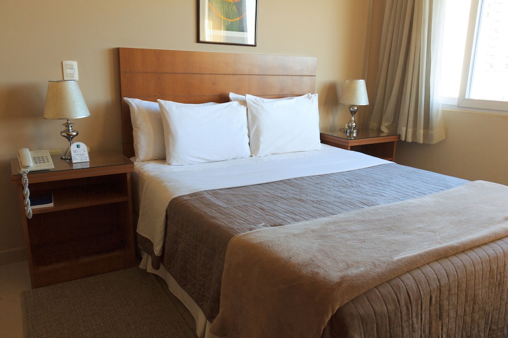 Premium Room, 1 Queen Bed photo 3