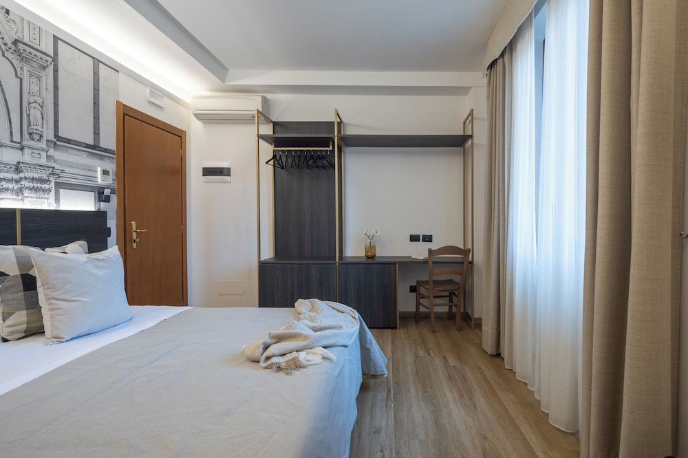 Deluxe Double or Twin Room photo 1