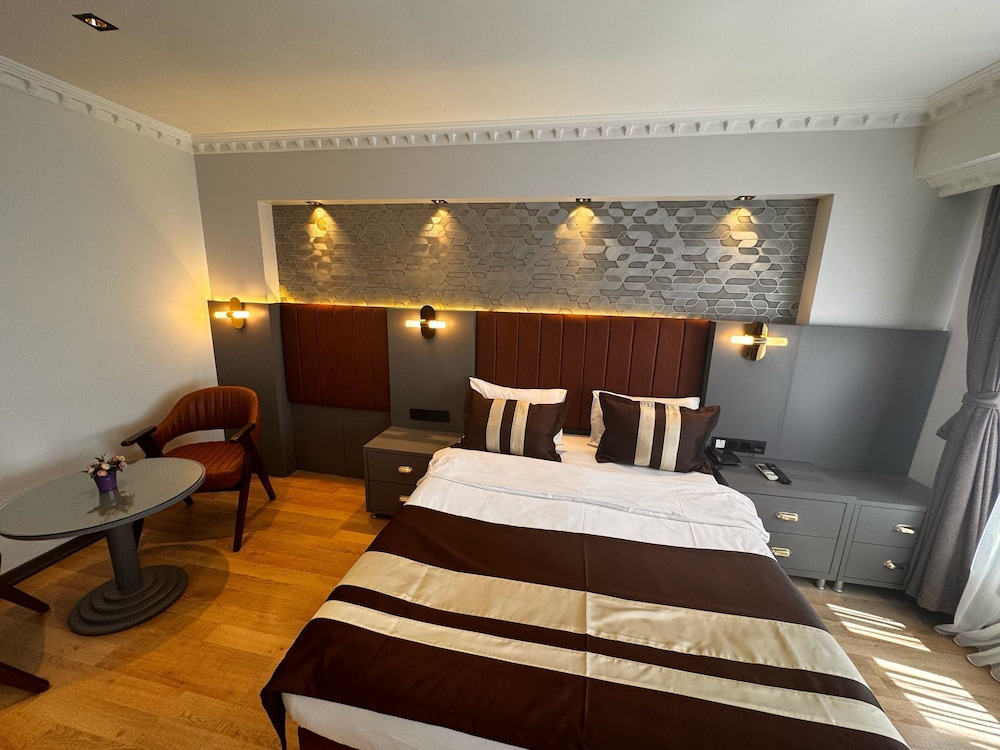 Superior Double or Twin Room photo 3