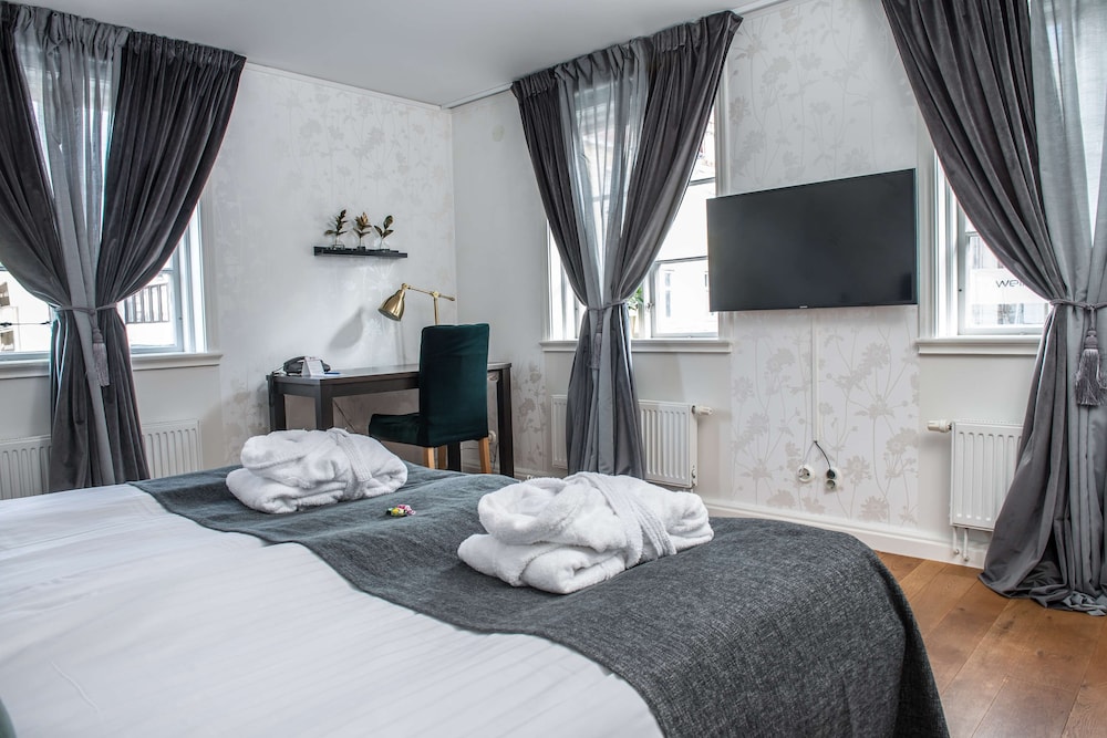Suite, 1 Double Bed, Non Smoking - Photo 3