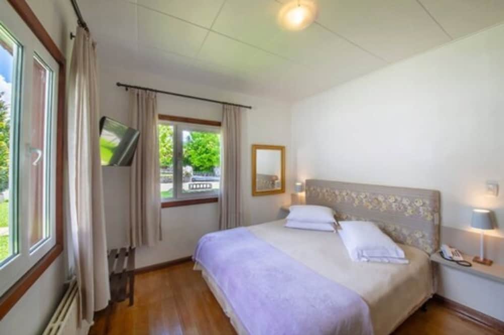 Deluxe Chalet, 2 Bedrooms, Courtyard View, Ground Floor