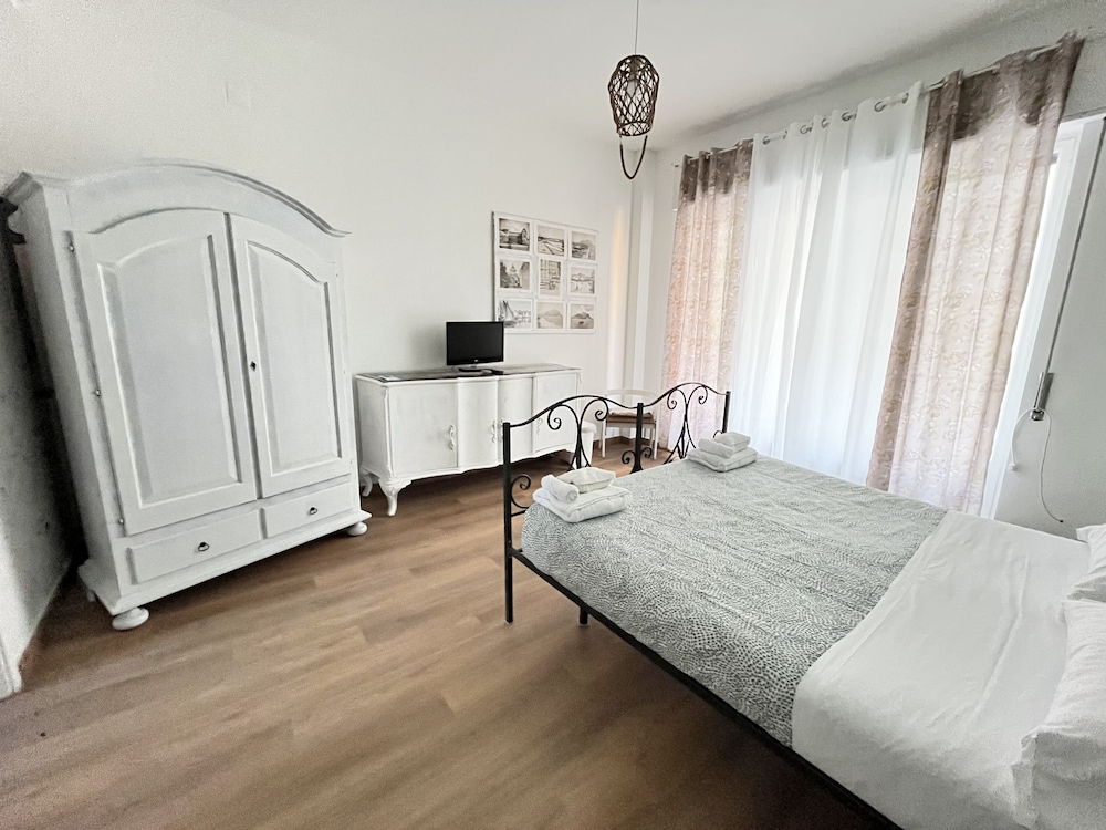 Deluxe Room - Photo 3