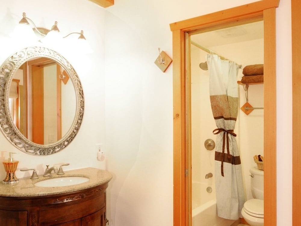 Premium Double Room, Ensuite (Surrey Room ) photo 2
