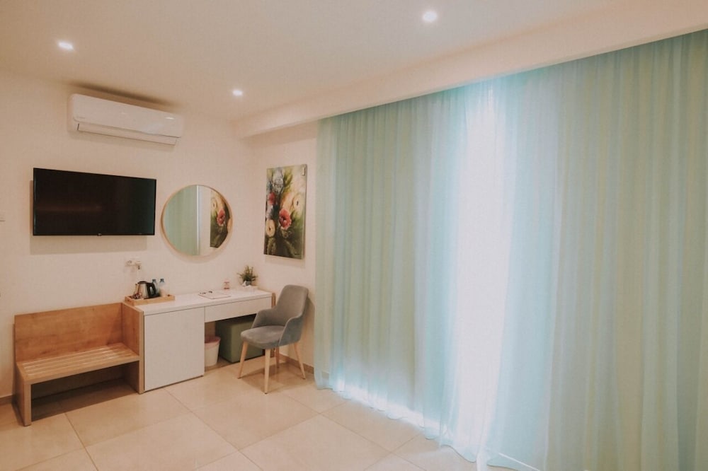 Double Room, Balcony, Partial Sea View - Photo 8
